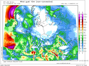 Viteza vantului la rafala estimata pentru luni seara. Mai ales in judetele Bihor si Satu-Mare vantul va sufla extrem de puternic, cu rafale de pana la 80-90 de km/h. Sursa: modellzentrale.de, model WRF-ARW.